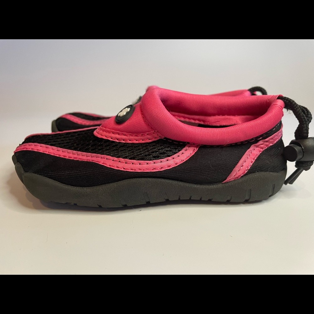 LIFEGUARD WATER SHOES.   Girls sz 7/8. Pink & Black